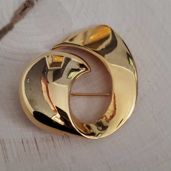 Vintage Maxine Denker Gold Tone Pin Brooch - Picture 1 of 5